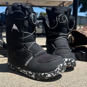 Burton Black and White kids Snowboard Boots
